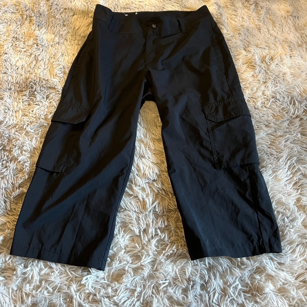 Columbia Women's Black Capris